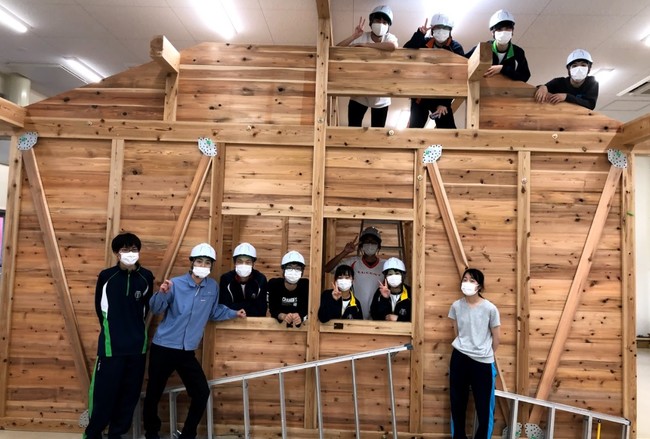 阿南高専生が本年６月に建築した板倉型の木造仮設住宅①