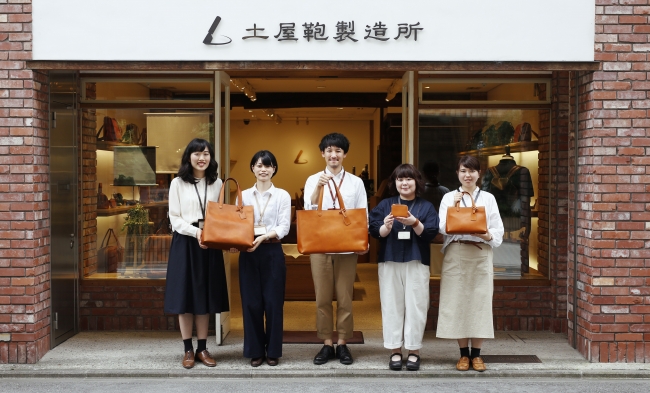 土屋鞄】京都店オープン10周年！“ほうじ茶”をモチーフにした限定カラー ...