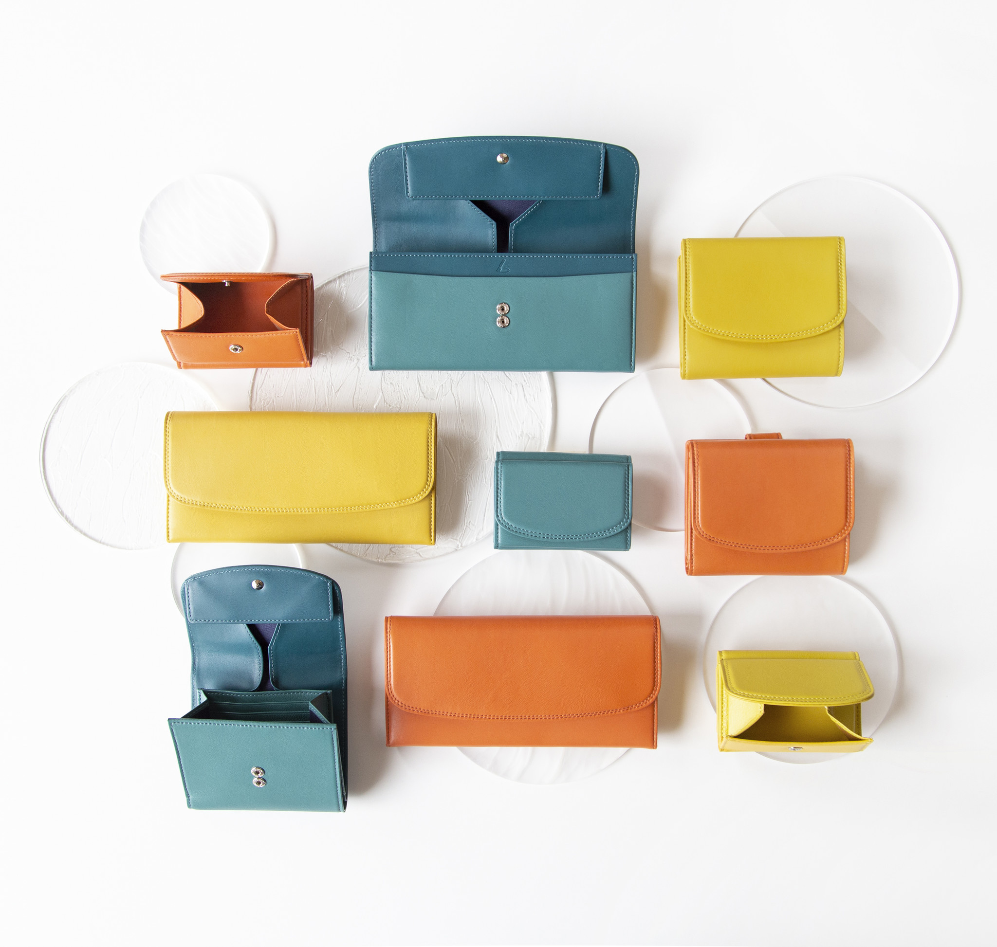 土屋鞄 夏のスタイルに鮮やかな彩りを 色を楽しむ革小物の新シリーズ Coeche クーシェ 誕生 土屋鞄製造所のプレスリリース
