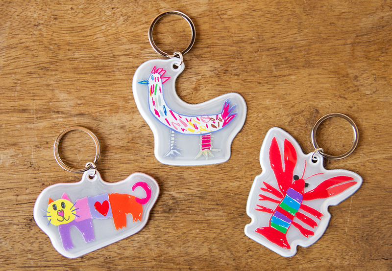 【土屋鞄】ランドセル工房発！小学生を守る、子どもデザインの反射材キーホルダー。｜土屋鞄製造所のプレスリリース