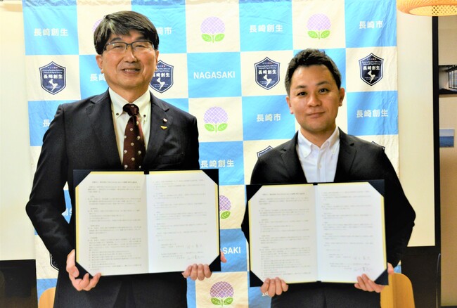 （写真左）長崎市長　田上 富久、（写真右）一般社団法人WorkDesignLab 代表理事 石川 貴志
