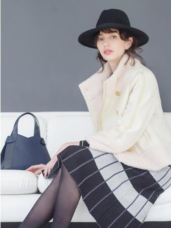 Jacket ￥110,000 One-piece ￥69,300Bag ￥272,800