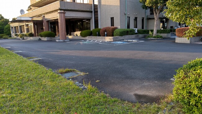 ▲日吉津村役場 駐車場