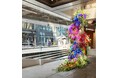 【世界的写真家レスリー・キー氏の作品世界×日比谷花壇のフラワーデザイン】55種類の花とみどりで日本現存最古の英字誌『Tokyo Weekender』55周年を祝福します。