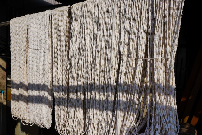 「くくり」行程が済んだ後に干される木綿糸