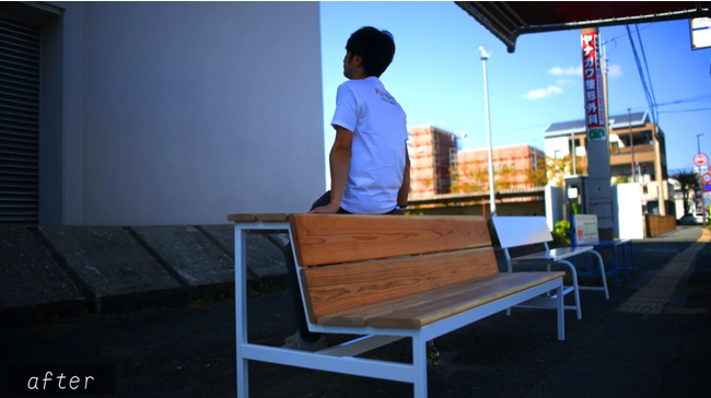 柳川市に寄贈した背面にも腰掛けられるベンチ