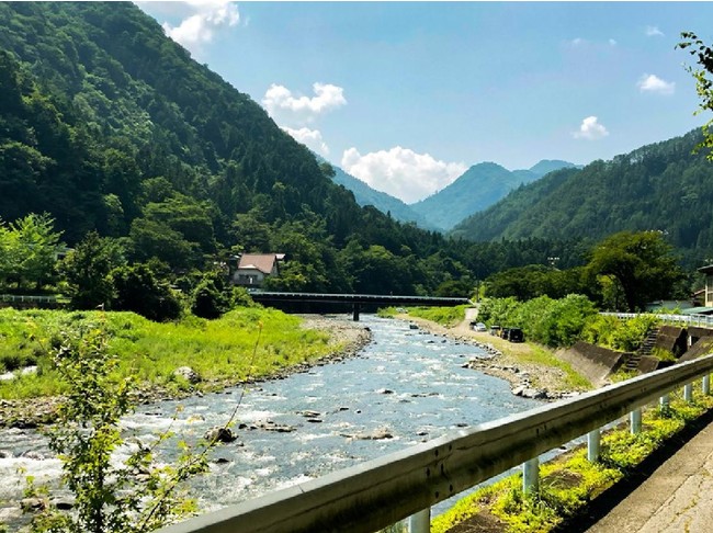 多摩川の源流である丹波川が流れる丹波山村の風景