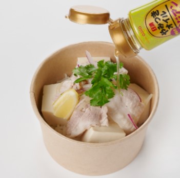 神秘！エスニック冷しゃぶ豆腐丼 withアジアンパクチー