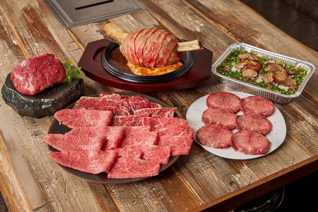 限定290食 実寸大 重さ1000gルフィの大好きな骨付き肉とkintanの焼肉5種盛りセット8月3日 水 より販売開始 株式会社 カルネヴァーレのプレスリリース