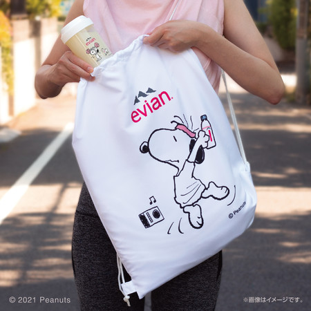 エビアン、日本限定スヌーピーデザインボトルを新発売！　限定グッズが当たるキャンペーンを8月まで開催