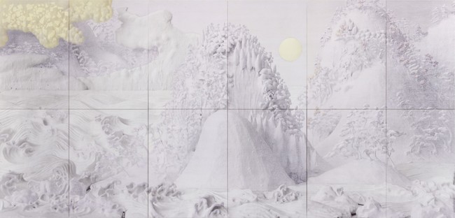 山田純嗣《(14-4) 日月山水(右隻)》 2014年 ポリコートパネルに印画紙、樹脂、パールペイント、インタリオ・オン・フォト 山田純嗣《(14-4) 日月山水(右隻)》 2014年 ポリコートパネルに印画紙、樹脂、パールペイント、インタリオ・オン・フォト