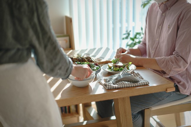  合わせて作りたい料理やワインの提案もシェフレピのサイトで紹介している。 