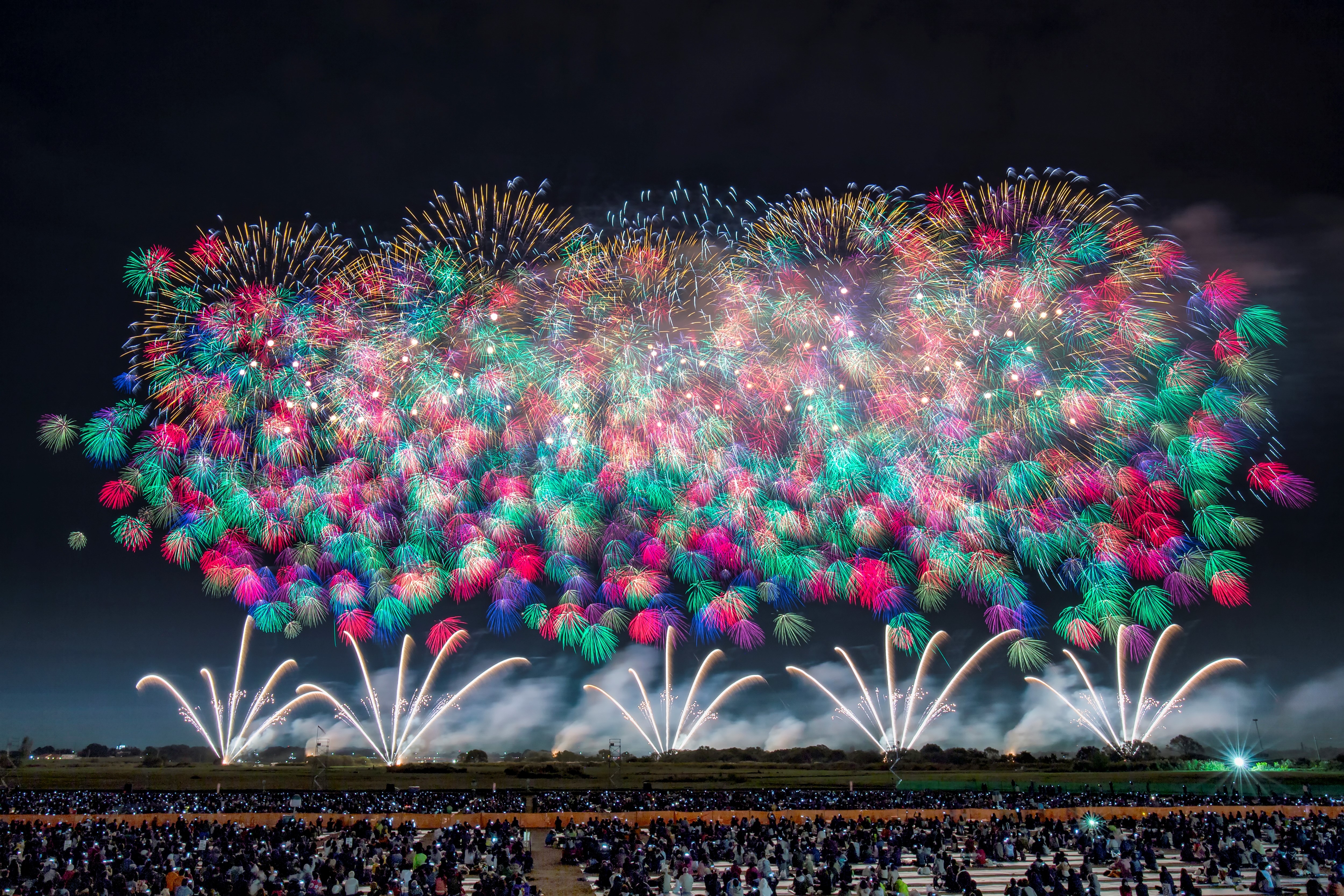日本最大級の4尺玉が夜空を彩る 第18回こうのす花火大会 10月12日 土 18時から生中継 J Comのプレスリリース