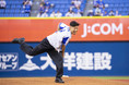 瑛人さんが始球式に人生初挑戦!!「歌う時とは違う、今まで味わったことのない緊張感」<GIMME YOUR POWER PROJECT Presented by J:COM>