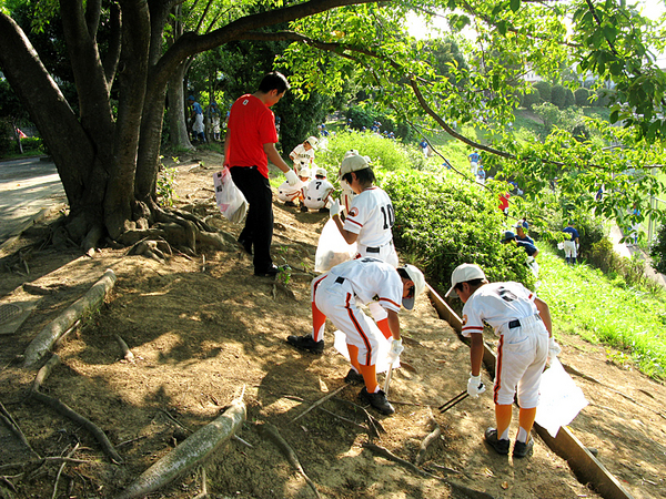 CLEAN UP OUR TOWN 2013の様子（町田・川崎局エリア）