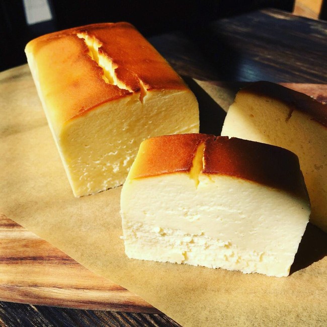 「KAKA」の看板商品　4種のチーズを使用した「濃厚チーズケーキKAKA」