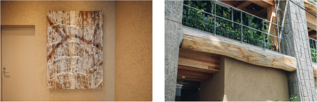 （左）木製型枠を館内アートピースに転用　（右）１～３階部分の梁に秋田県産の栗の木を丸太のまま使用
