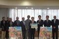 みちのくコカ・コーラボトリング、「チャグチャグ馬コを未来に残す支援自動販売機」の売上の一部をチャグチャグ馬コ保存会へ寄付