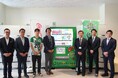 みちのくコカ・コーラボトリング、「スカイロケッツ秋田応援自動販売機」の第一号機を設置