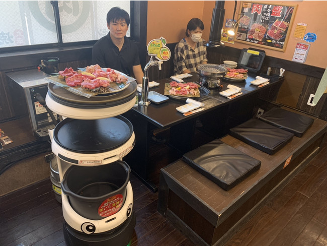 料理を運ぶのはロボット？！