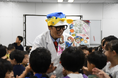 【伸芽’Sクラブ学童】魚類学者「さかなクン」を招き特別講演会「深海の世界」を開催 ─ クイズやライブイラストに子どもたちが大熱狂