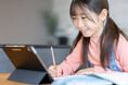 【調査レポート】全国の小学校では夏休みの宿題以外の学習教材が提供されている?