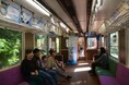 海なし県から海をPR!岐阜県の小学生が描いた“理想の海”を明知鉄道の車両内に展示!