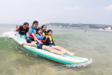福島の子ども達を千葉の御宿町の海へ招待し 1泊2日のサーフイベント Akeumi Kids 海と日本プロジェクト を開催 海 と日本プロジェクト広報事務局のプレスリリース