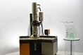 NEC保有の「カーボンナノチューブを発見した電子顕微鏡」が日本物理遺産に認定