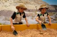 【レポート】夏休み自由研究のヒントにいかが？国内のキッザニアで「化石発掘現場」パビリオンが期間限定でスタート！甲子園では「花火師」の体験もできる！