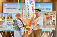 開始から3週間で約8,200人が参加!関西・大阪万博で人気の参加型コンテンツ砂を通じた出展地域間連合「サンド・アライアンス」加盟館を巡るスタンプラリー「砂ンプラリー」を“万博おばあちゃん”が制覇
