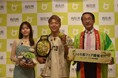 K-1 三階級世界王者 武尊選手ご夫妻が結婚後初登壇!「ベストペア(=梨)」任命式を新橋で開催