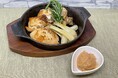 鳥取県産らっきょうを、ピザ、アジフライ、グリルで味わうとっとり・おかやま新橋館「ももてなし家」で「鳥取県産らっきょう×酒粕フェア」を開催中