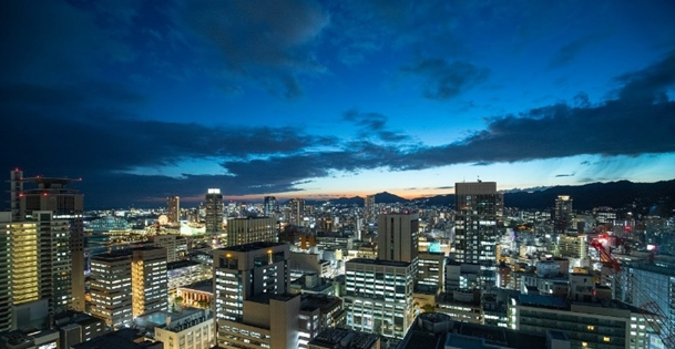神戸市役所1号館24階ワクチン接種会場から見える夜景