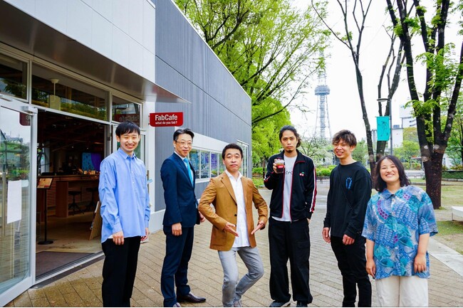 FabCafe Nagoya メンバーの集合写真(2021年 撮影)、左から3番目が矢橋 FabCafe Nagoya メンバーの集合写真(2021年 撮影)、左から3番目が矢橋