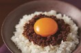 海老せんべい〈ゆかり〉の【坂角総本舖】が、万能カレー食品〈坂角の万能 海老せんカレー〉発売!