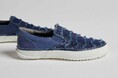 浮世絵の荒波を表現したスニーカーなど2種を発売