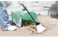 落ち葉掃除がぐっと楽に!ちりとりとごみ箱が一体化「Breezy Green ちりとりにもなるスタンドバッグ」