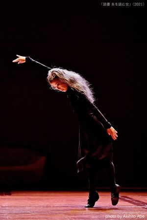 『読書 本を読む女』(2021) 『読書 本を読む女』(2021)