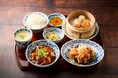 梅の花グループ創業50周年！梅田・阪急三番街の中華料理店「梅香」でメイン料理を2種類同時に味わえる贅沢な定食が、公式アプリでお得に。