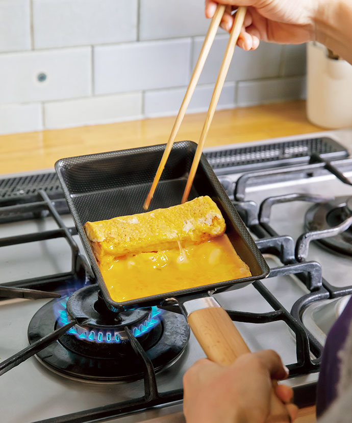 日本製が持つ美意識を伝えていく 茅乃舎ノ道具 シリーズより 玉子焼きが簡単に作れる 玉子焼き器 が登場 茅乃舎ノ道具 茅乃舎別誂え 玉子焼き器 鉄製 22年3月30日 水 より新発売 株式会社久原本家のプレスリリース