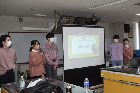 プレゼンテーションの様子 プレゼンテーションの様子