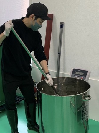 製造開始「ハチミツマストづくり」 製造開始「ハチミツマストづくり」