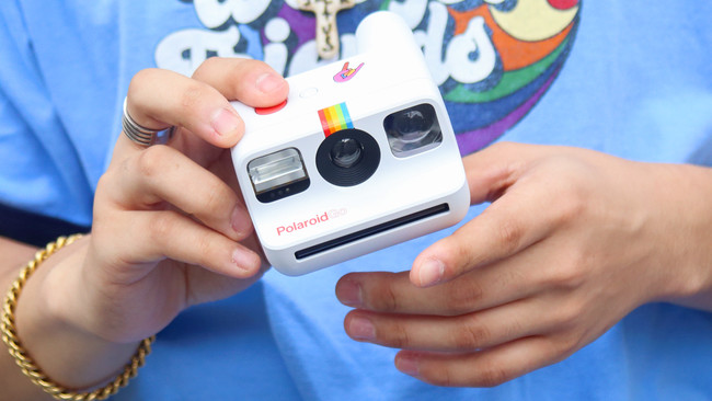 先行販売分が即完売した世界最小のインスタントカメラ「Polaroid Go