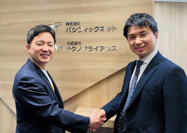 CLACK理事長 平井氏（左）、当社代表取締役社長 上田（右）