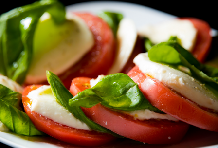 モッツァレラチーズとトマトのカプレーゼ