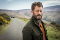 ジェイミー・ドーナン主演『ザ・ツーリスト 俺は誰だ? in アイルランド』、記憶を失ったまま命を狙われる男の過去を探る大ヒット・ドラマ。待望の続編が独占日本初配信&初放送!6月にシーズン1一挙放送も!
