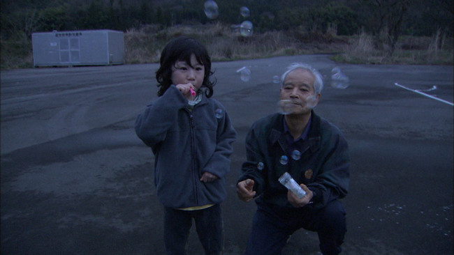 日が暮れてからの外遊び(6歳) 日が暮れてからの外遊び(6歳)