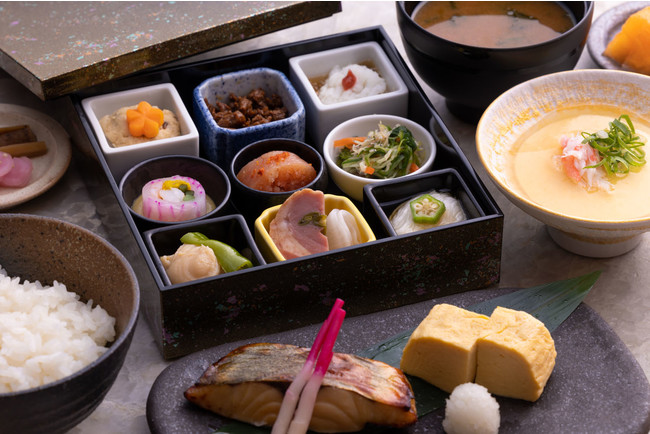 おばんざいが9種類にボリュームアップ。地元東山の食材にこだわった、京を味わう和朝食