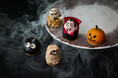 【フォーシーズンズホテル丸の内 東京】ハロウィンを象徴するキャラクターをかたどったスイーツが登場する「ハロウィン アフタヌーンティー 〜モンスターナイト〜」